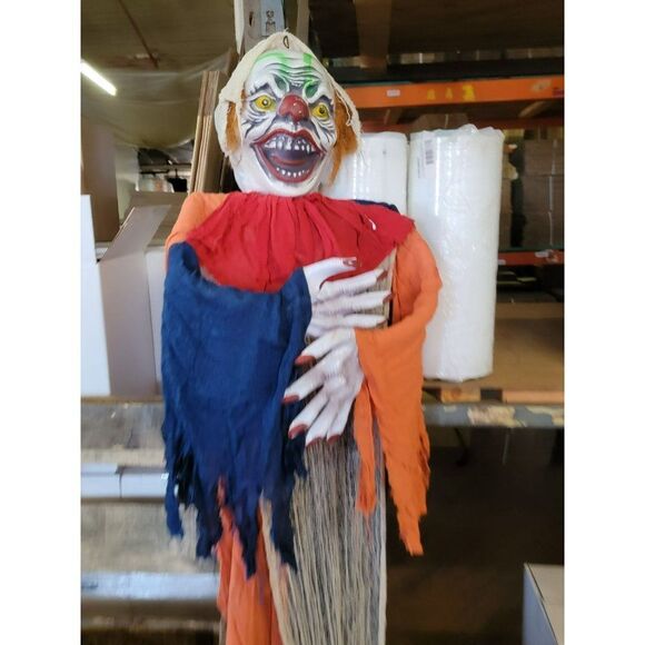 Halloween animated hanging scary clown light up pop decor - Picture 2 of 11